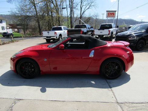 Used 2010 Nissan 370Z Roadster RWD image 3