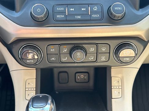Used 2017 GMC Acadia Denali FWD image 23
