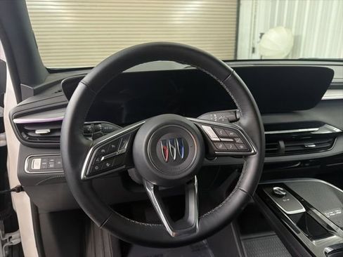 Used 2025 Buick Enclave Preferred AWD/4WD image 33