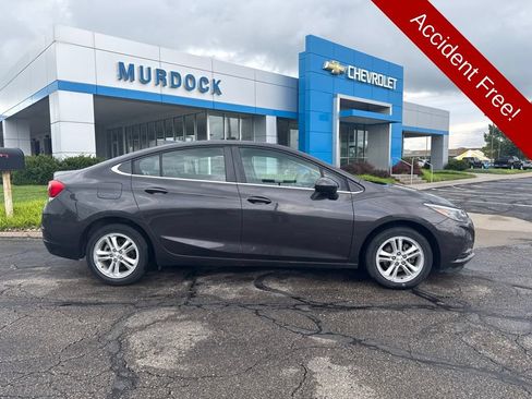 Used 2017 Chevrolet Cruze LT FWD image 1