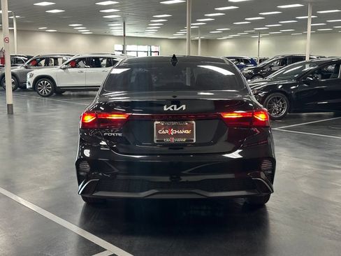 Used 2023 Kia Forte LXS w/ LXS Technology Package FWD image 6