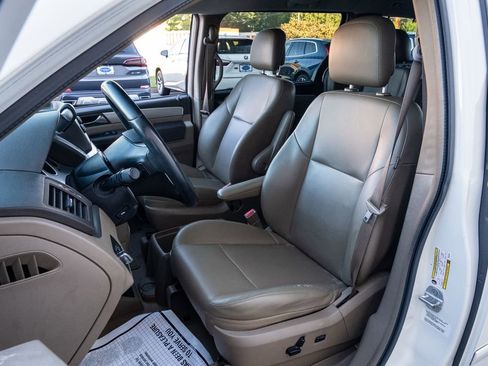 Used 2012 Volkswagen Routan SE image 12