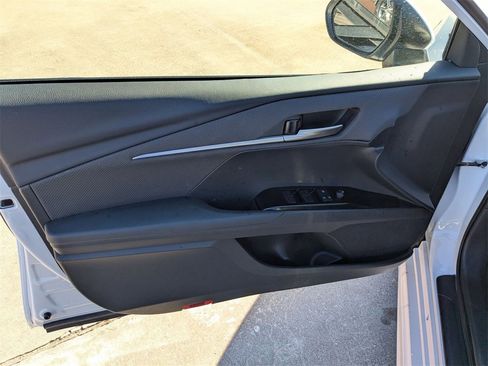 Used 2025 Toyota Camry SE image 10