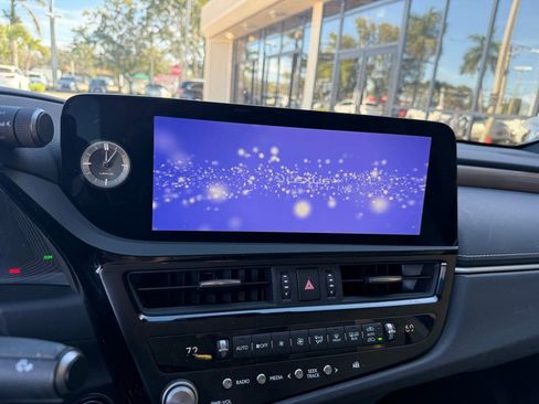 Used 2023 Lexus ES 300h w/ Premium Package image 19