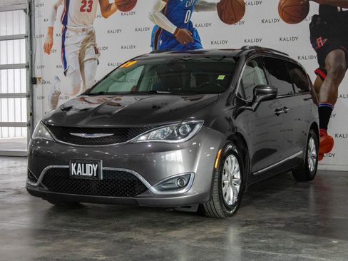 Used 2019 Chrysler Pacifica Touring-L image 20