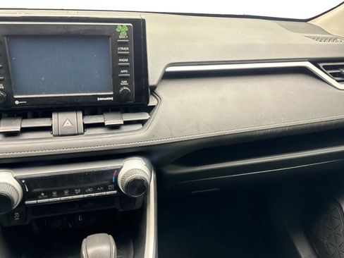 Used 2021 Toyota RAV4 LE FWD image 53
