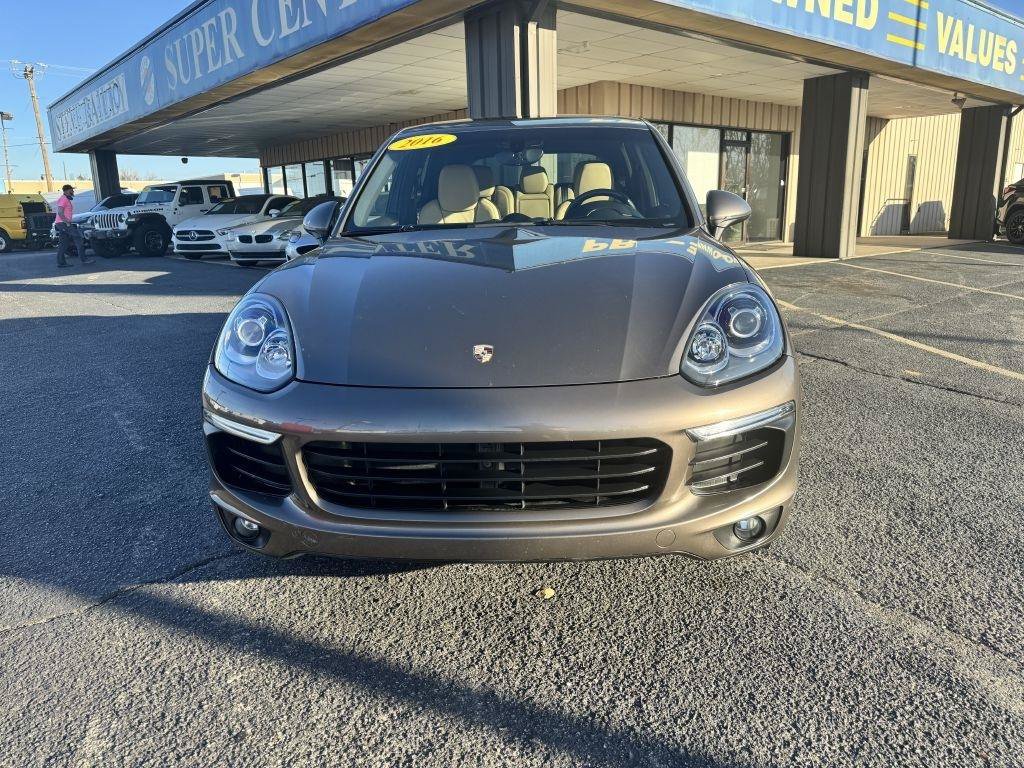Used 2016 Porsche Cayenne AWD/4WD image 2