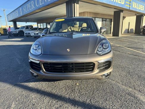 Used 2016 Porsche Cayenne AWD/4WD image 2
