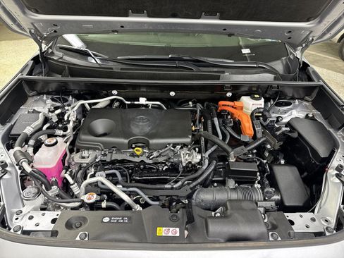 Used 2024 Toyota RAV4 SE image 33