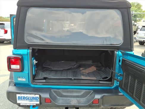 Used 2024 Jeep Wrangler Unlimited AWD/4WD image 14