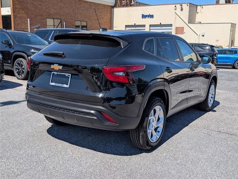 Used 2024 Chevrolet Trax LS w/ LS Convenience Package image 5