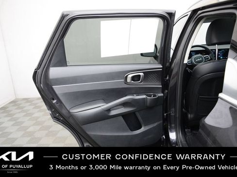Certified 2025 Kia Sorento EX w/ Panoramic Sunroof Package AWD/4WD image 11