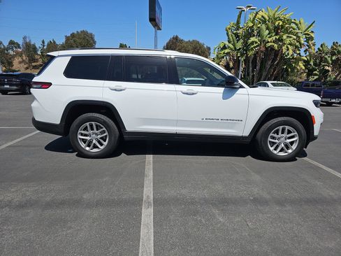 Used 2025 Jeep Grand Cherokee L Laredo RWD image 4