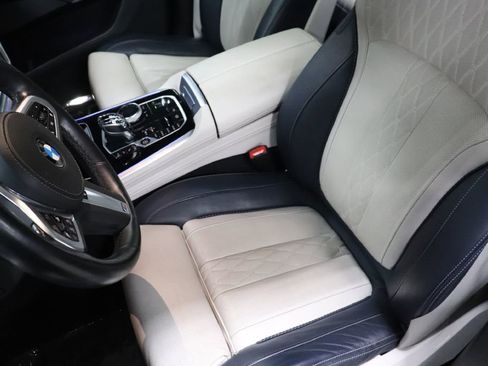 Used 2020 BMW X7 M50i w/ Dynamic Handling Package image 11