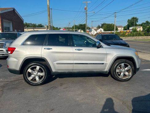 Used 2011 Jeep Grand Cherokee Limited w/ Luxury Group II AWD/4WD image 7