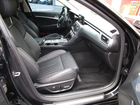 Used 2022 Genesis G70 2.0T w/ Prestige Package RWD image 30