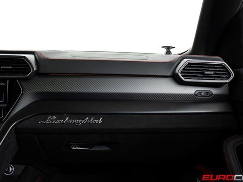 Used 2024 Lamborghini Urus Performante AWD/4WD image 41