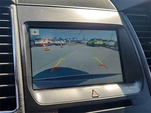 Used 2016 Ford Taurus SEL w/ Equipment Group 201A image 9