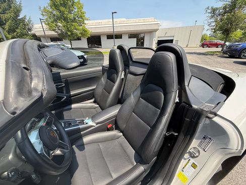 Used 2024 Porsche 718 Boxster S RWD image 9