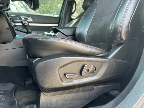 Used 2018 Ford Explorer XLT w/ Equipment Group 202A FWD image 20