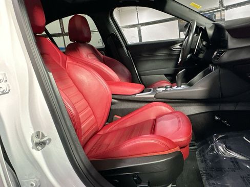 Used 2022 Alfa Romeo Giulia Veloce image 37