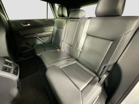 Certified 2021 Volkswagen Atlas Cross Sport SE image 22