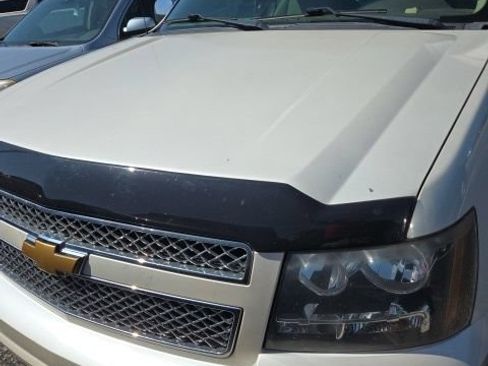 Used 2013 Chevrolet Avalanche LTZ RWD image 2