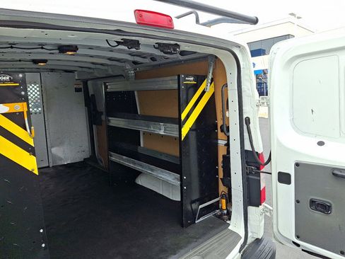 Used 2021 Nissan NV 2500 SV image 31