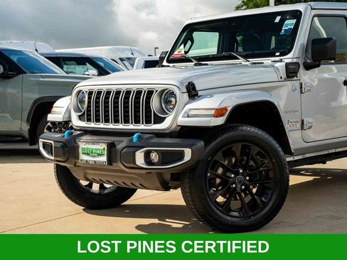 Used 2024 Jeep Wrangler Unlimited Sahara AWD/4WD image 7