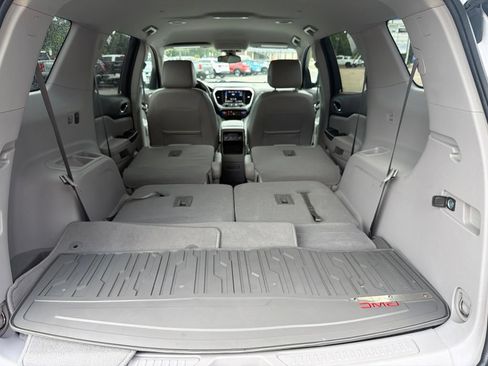 Used 2023 GMC Acadia SLT FWD image 21