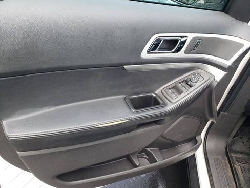 Used 2014 Ford Explorer XLT w/ Equipment Group 202A FWD image 11