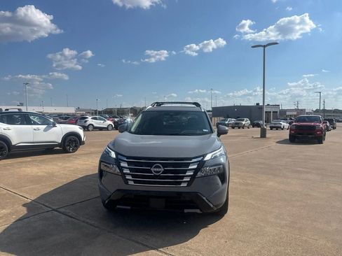 Certified 2025 Nissan Rogue Platinum FWD image 6