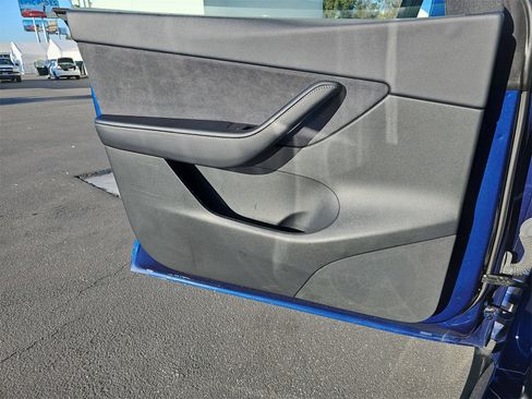 Used 2021 Tesla Model Y Long Range image 29