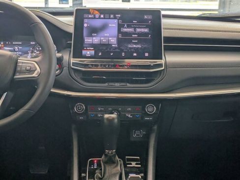 Used 2023 Jeep Compass Limited image 17