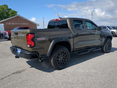 Used 2024 Chevrolet Colorado Trail Boss w/ Technology Package AWD/4WD image 3
