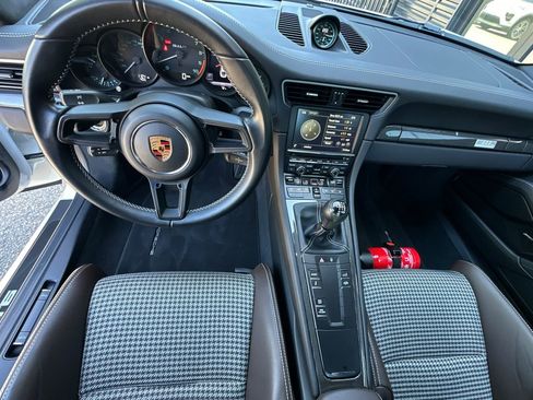Used 2016 Porsche 911 R RWD image 6