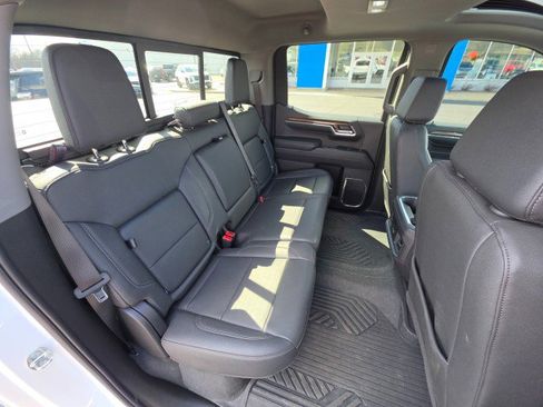 Used 2024 Chevrolet Silverado 1500 LT Trail Boss w/ LT Trail Boss Premium Package image 18