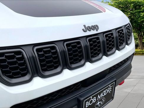 Used 2025 Jeep Compass Trailhawk AWD/4WD image 32