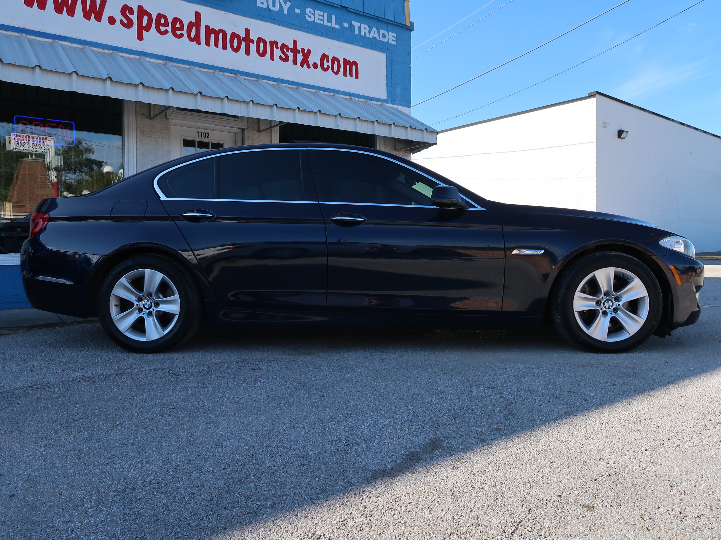 Used 2013 BMW 528i Sedan RWD image 4