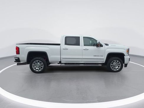 Used 2017 GMC Sierra 2500 Denali w/ Duramax Plus Package image 2