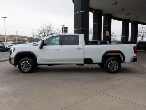 Used 2024 GMC Sierra 3500 SLE w/ SLE Convenience Package image 4