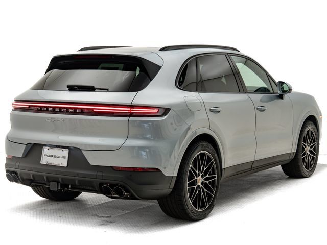 Certified 2026 Porsche Cayenne AWD/4WD image 30