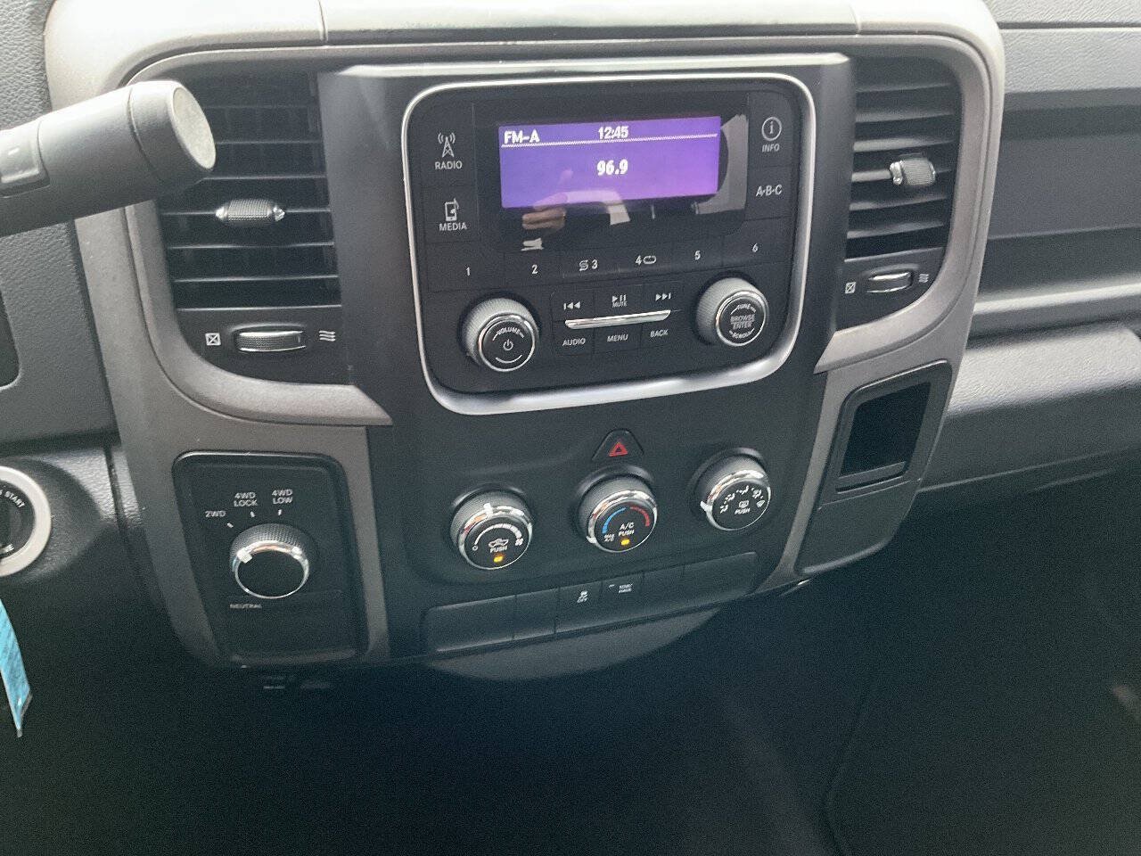 Used 2017 RAM 1500 ST w/ SXT Appearance Group AWD/4WD image 11