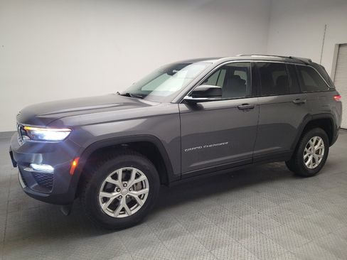 Used 2023 Jeep Grand Cherokee Limited AWD/4WD image 2