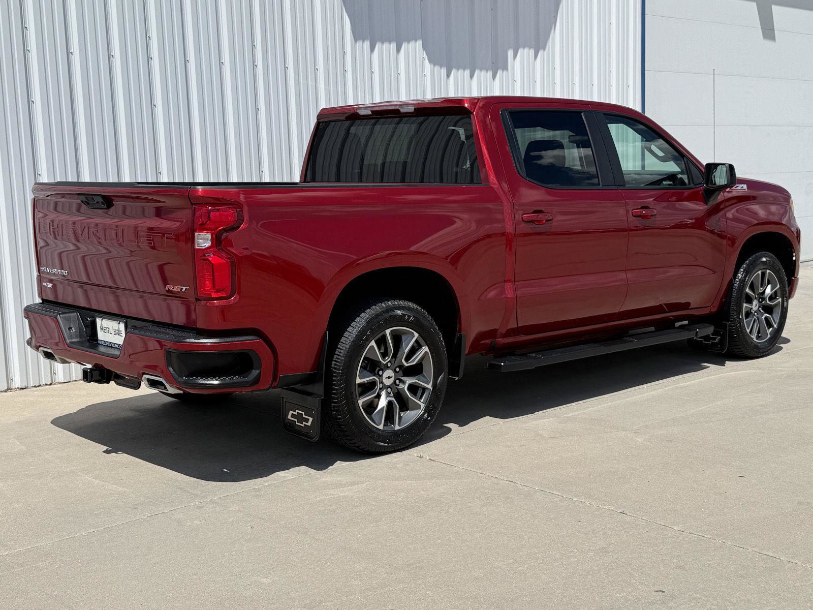 Used 2024 Chevrolet Silverado 1500 RST w/ Z71 Off-Road Package AWD/4WD image 5