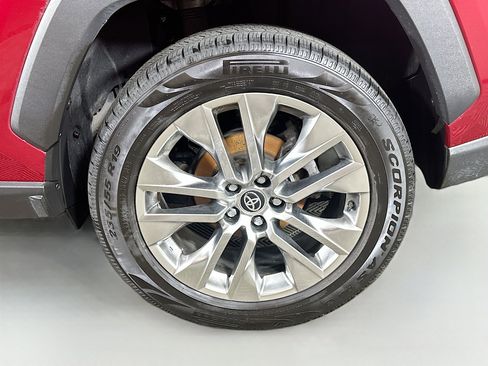 Used 2020 Toyota RAV4 XLE Premium image 29