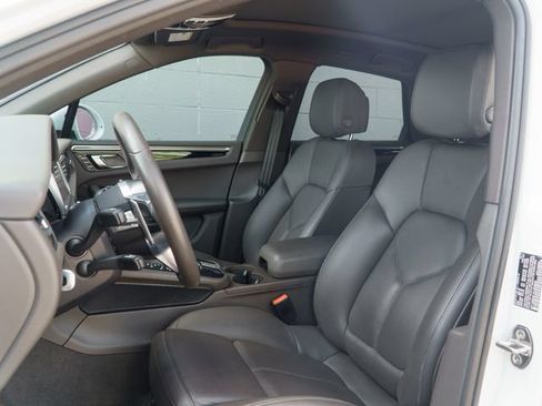 Certified 2019 Porsche Macan S AWD/4WD image 5