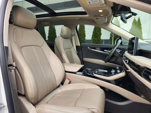 Used 2021 Lincoln Nautilus Reserve w/ Equipment Group 201A image 9