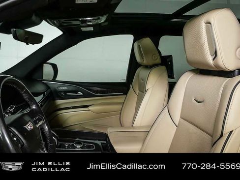 Used 2022 Cadillac Escalade ESV Premium Luxury image 5