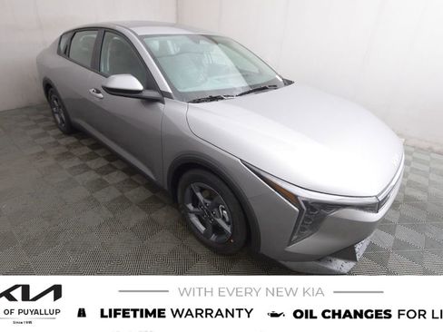 New 2025 Kia K4 LXS image 3